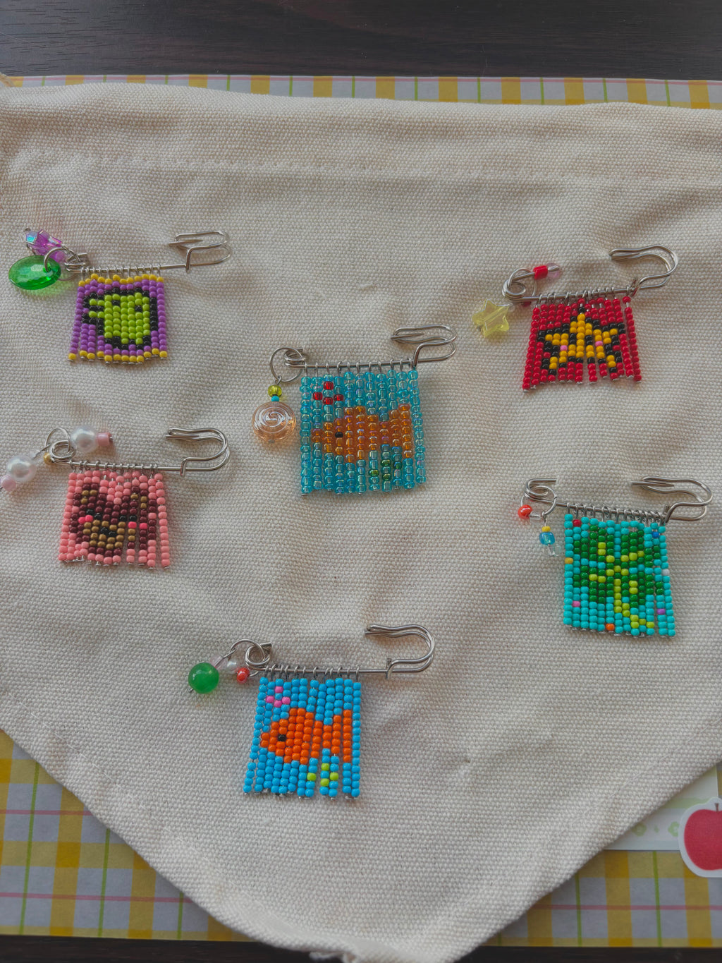 bag pins ⁽⁽`o(≧ᗜ≦)o´⁾⁾