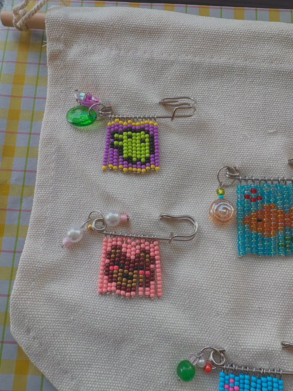 bag pins ⁽⁽`o(≧ᗜ≦)o´⁾⁾