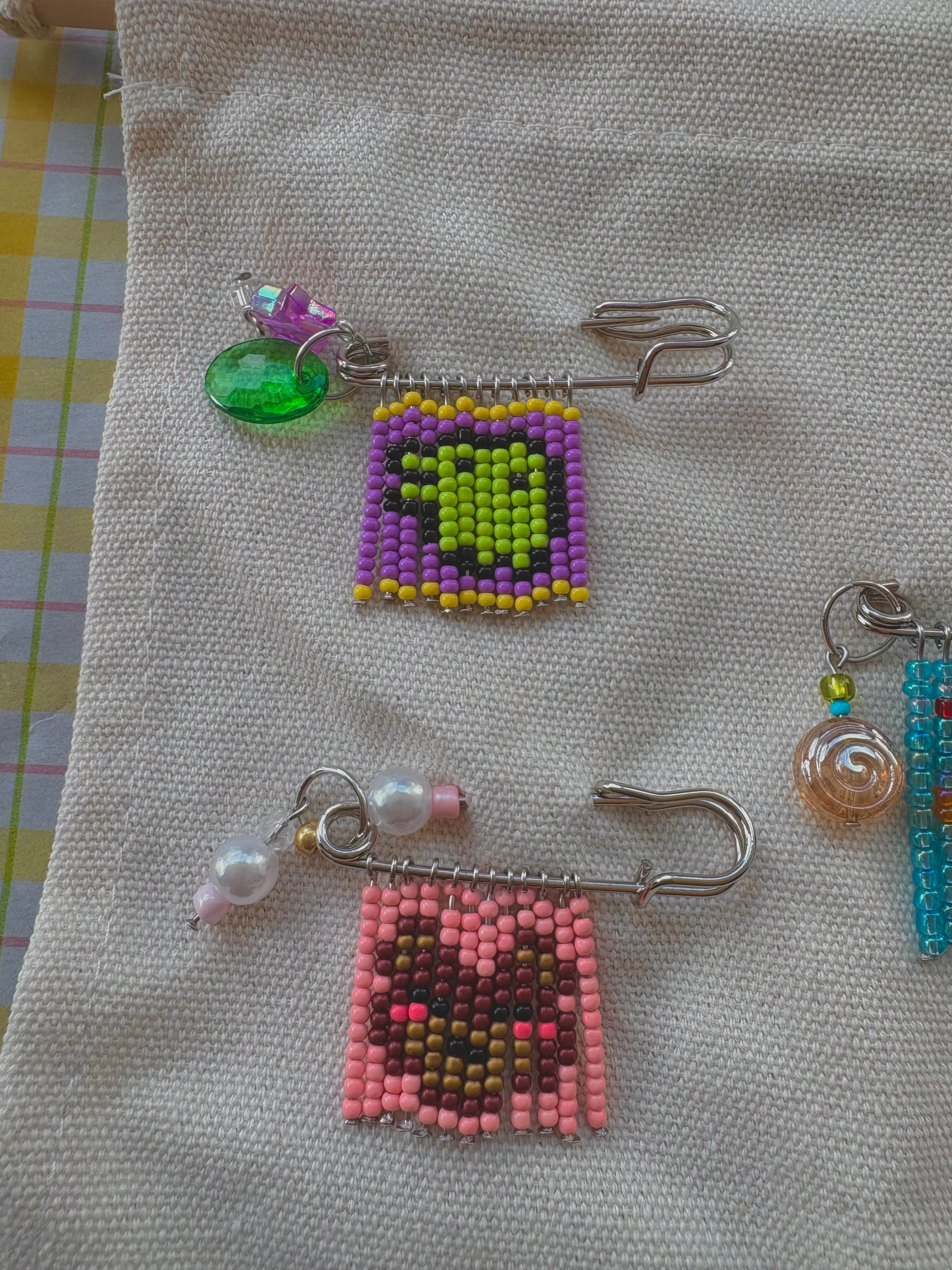 bag pins ⁽⁽`o(≧ᗜ≦)o´⁾⁾