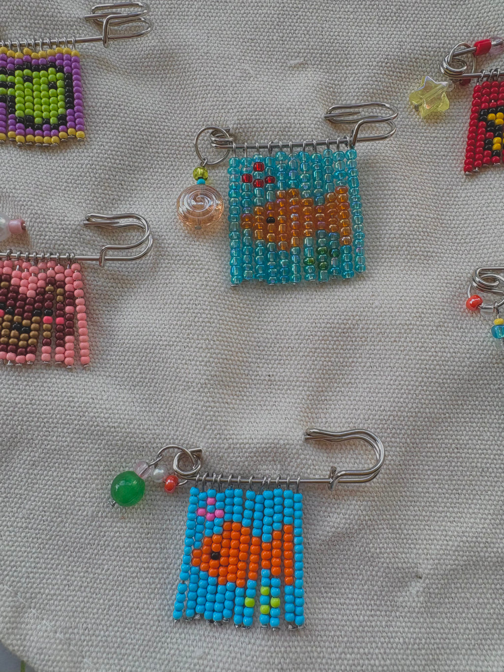 bag pins ⁽⁽`o(≧ᗜ≦)o´⁾⁾