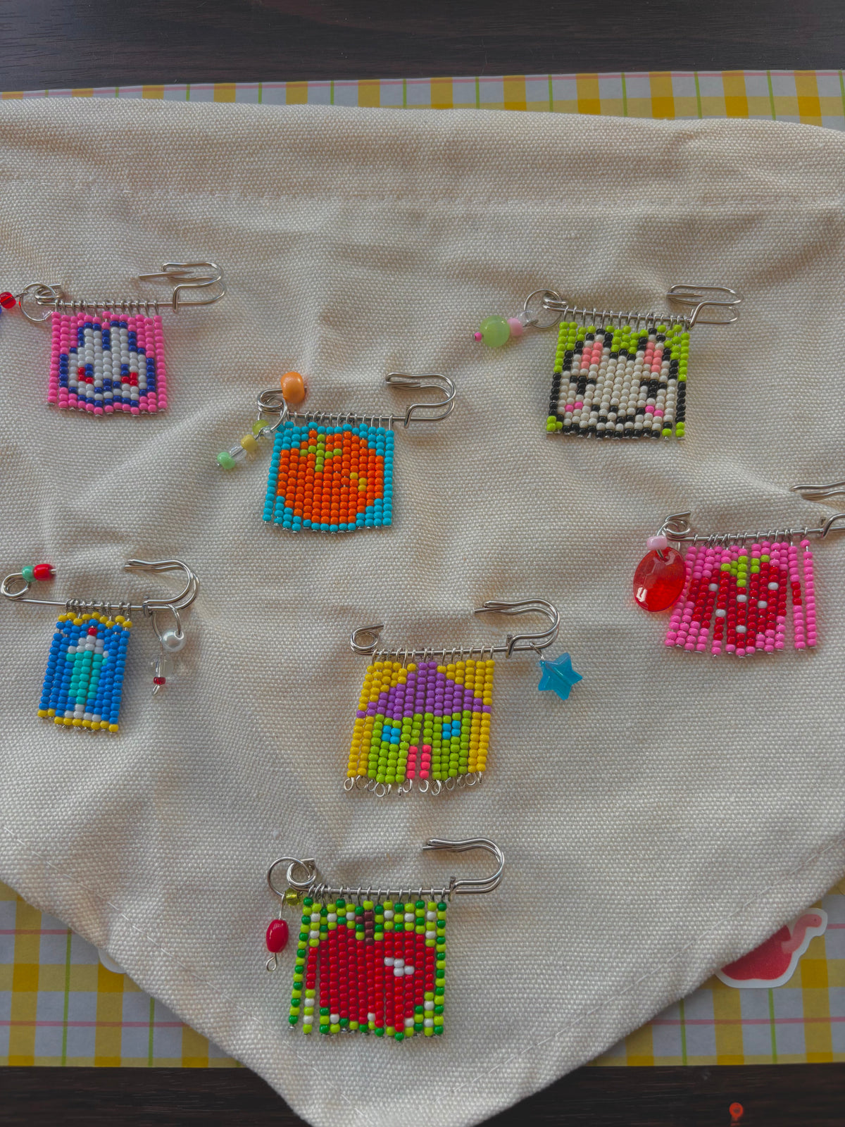 bag pins ⁽⁽`o(≧ᗜ≦)o´⁾⁾