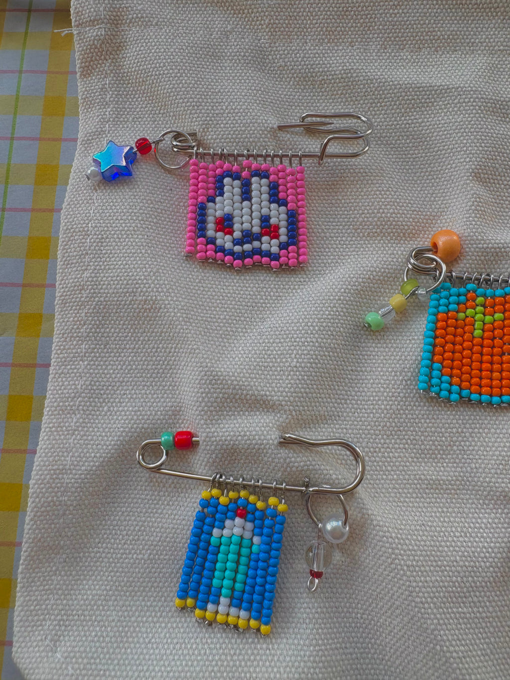 bag pins ⁽⁽`o(≧ᗜ≦)o´⁾⁾