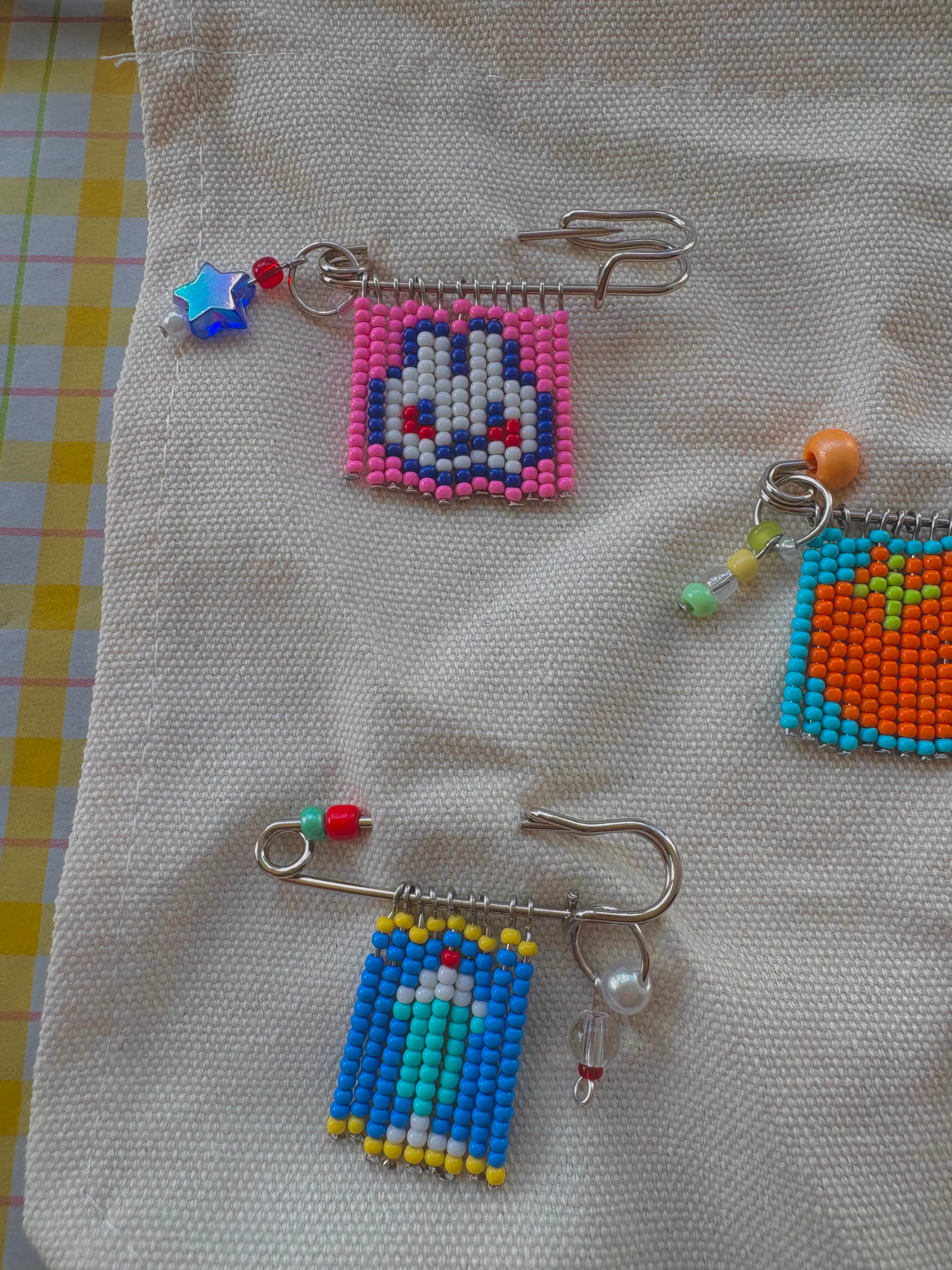 bag pins ⁽⁽`o(≧ᗜ≦)o´⁾⁾