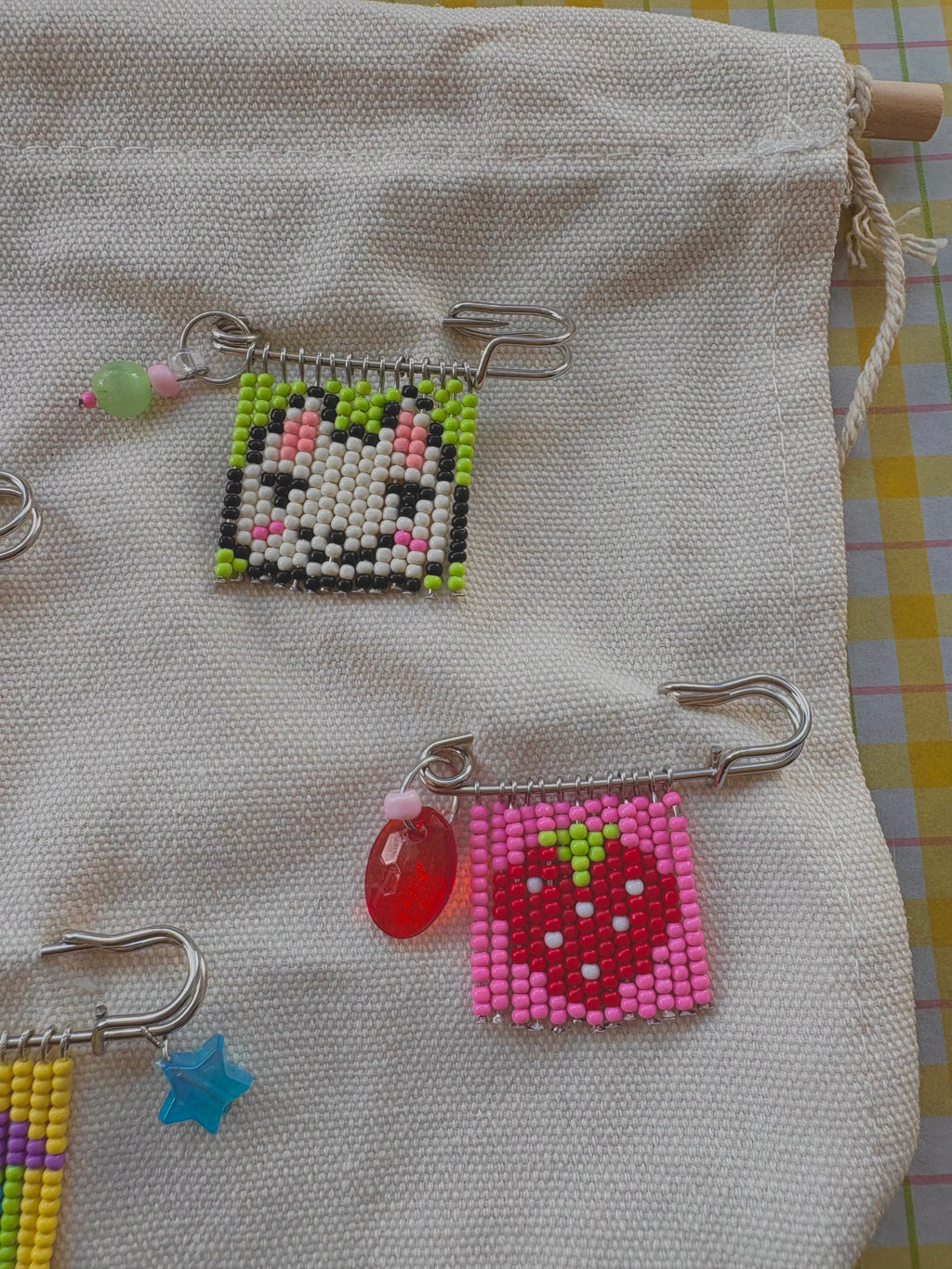 bag pins ⁽⁽`o(≧ᗜ≦)o´⁾⁾