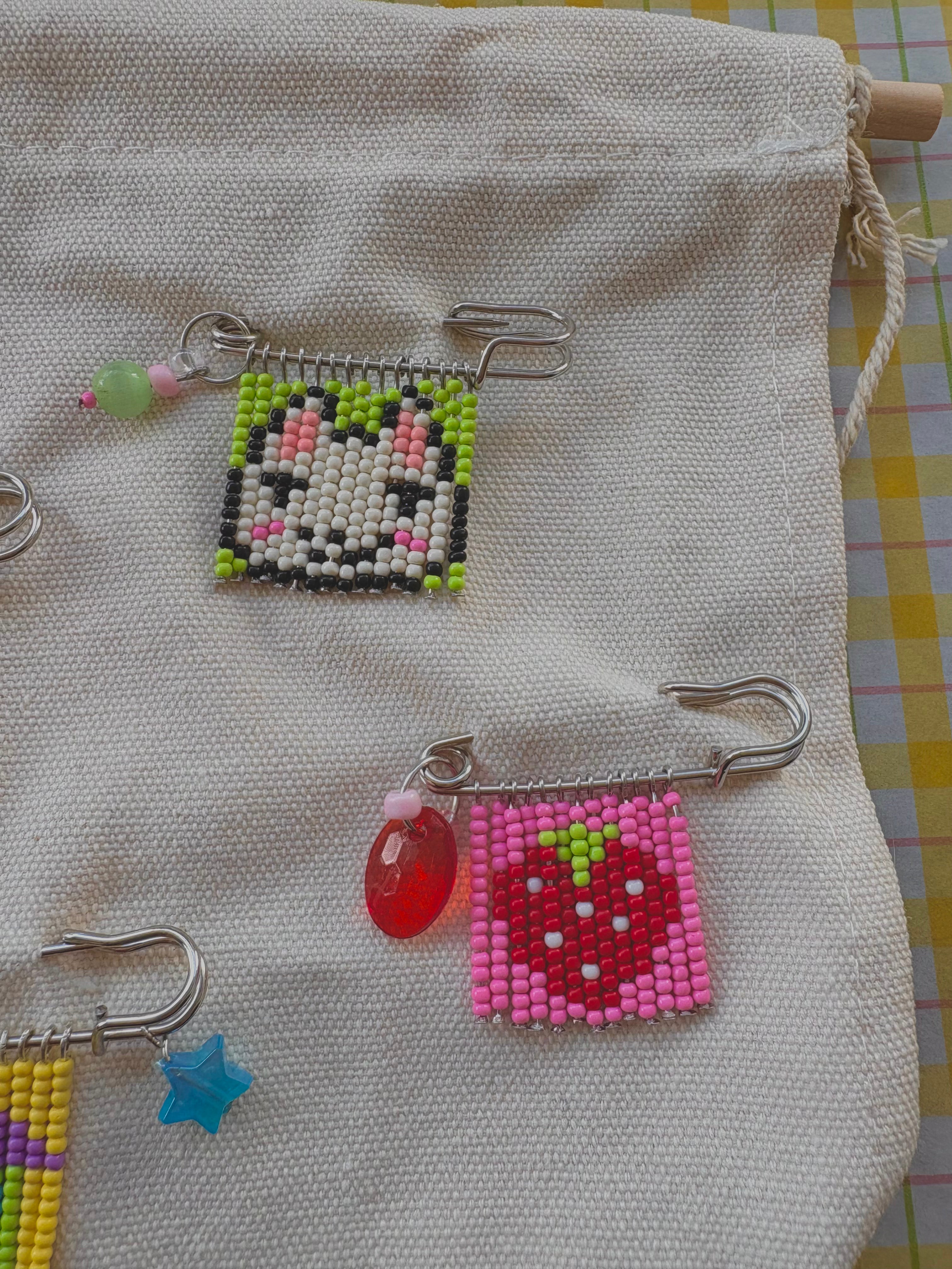 bag pins ⁽⁽`o(≧ᗜ≦)o´⁾⁾